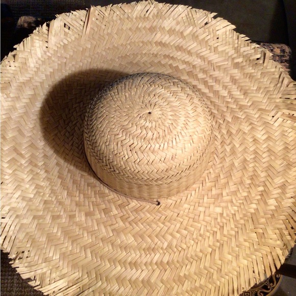 FinAl 🔥🔥SALE Rare huge Lack of Color straw boater - Picture 1 of 6